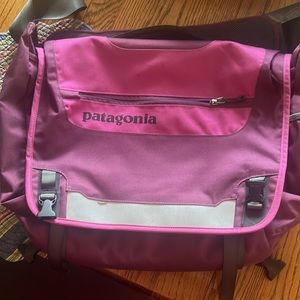 PATAGONIA Half Mass Courier Bag Purple